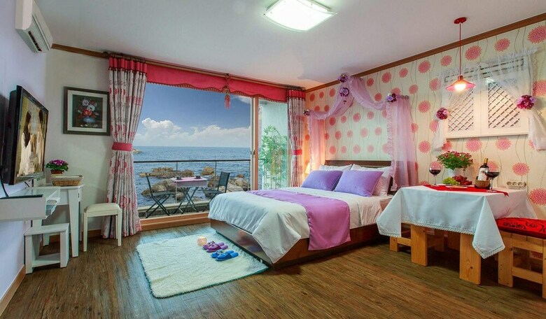 Sea Rainbow Pension