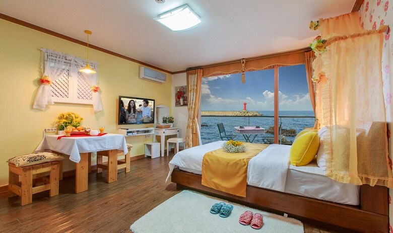 Sea Rainbow Pension