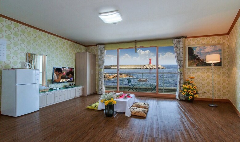 Sea Rainbow Pension