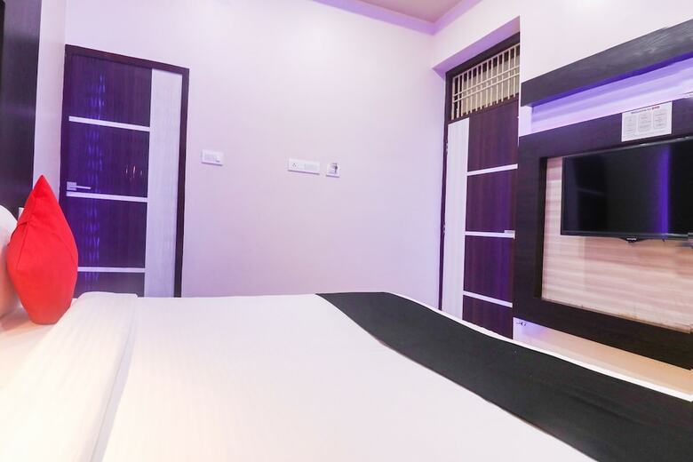 Hotel Capital O 30380 Kiaara Stay