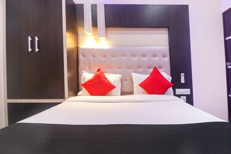Hotel Capital O 30380 Kiaara Stay