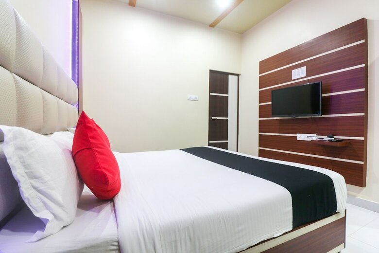 Hotel Capital O 30380 Kiaara Stay