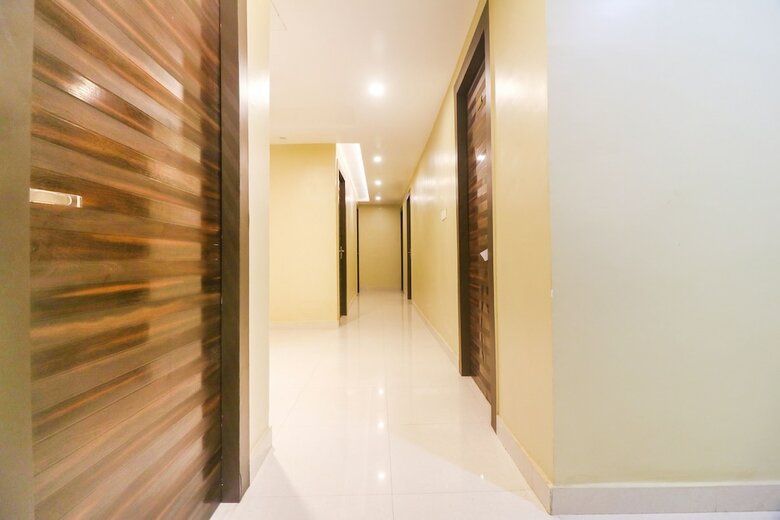 Hotel Capital O 30380 Kiaara Stay