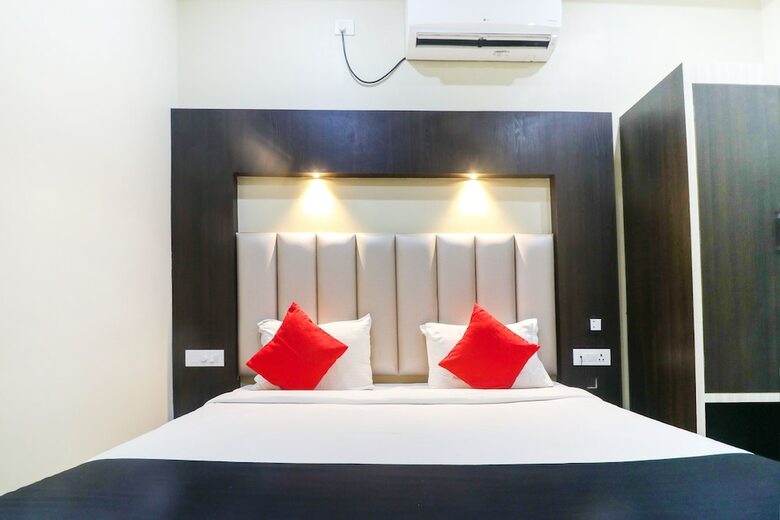 Hotel Capital O 30380 Kiaara Stay