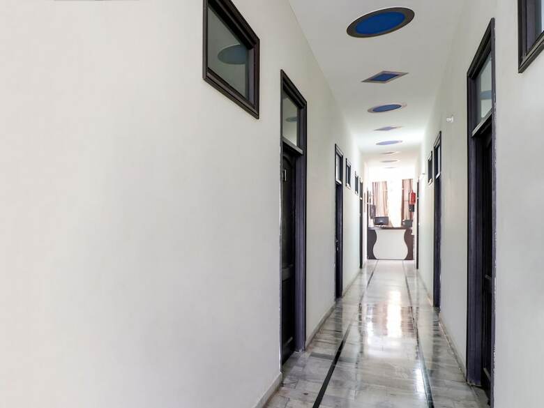 Hotel Oyo 45903 Royal Guest House