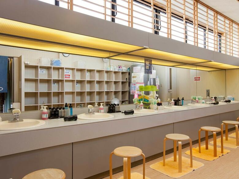 Capsule Hotel & Sauna Mizho - Caters To Men