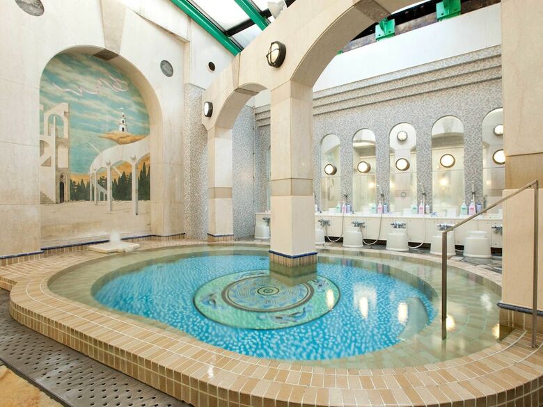 Capsule Hotel & Sauna Mizho - Caters To Men