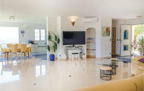 Three-bedroom Holiday Home In Porticcio