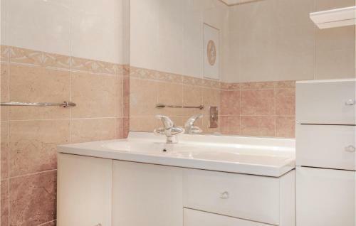 Three-bedroom Holiday Home In Porticcio