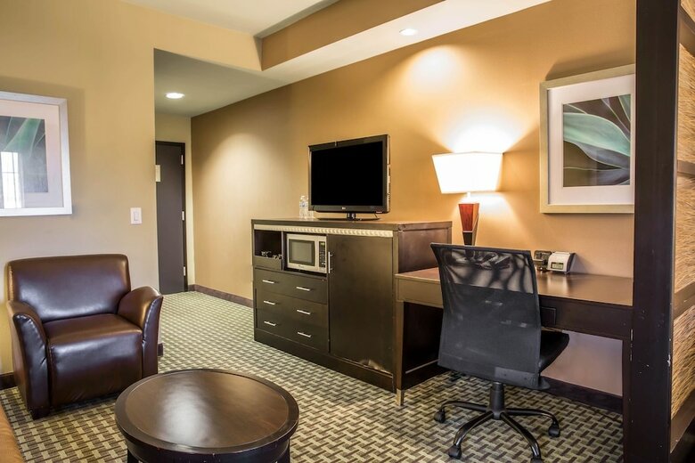 Hotel Comfort Suites New Bern Near Cherry Point