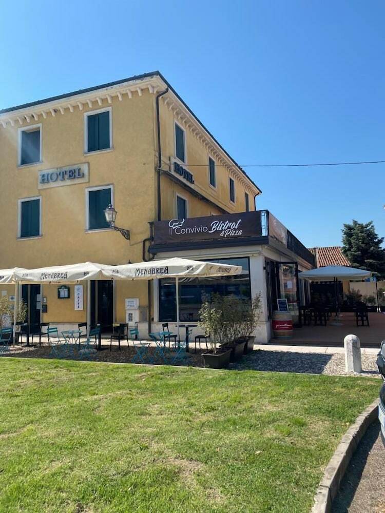 Villanova Hotel