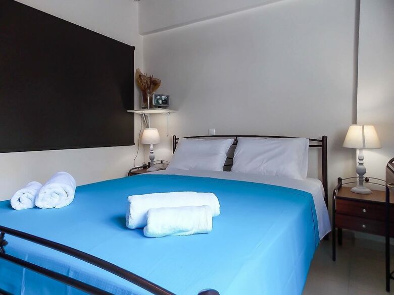 Nea Filadelfia Spacious Apartment With Garden