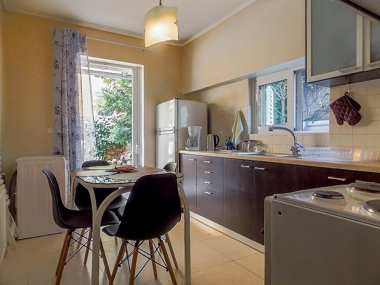 Nea Filadelfia Spacious Apartment With Garden