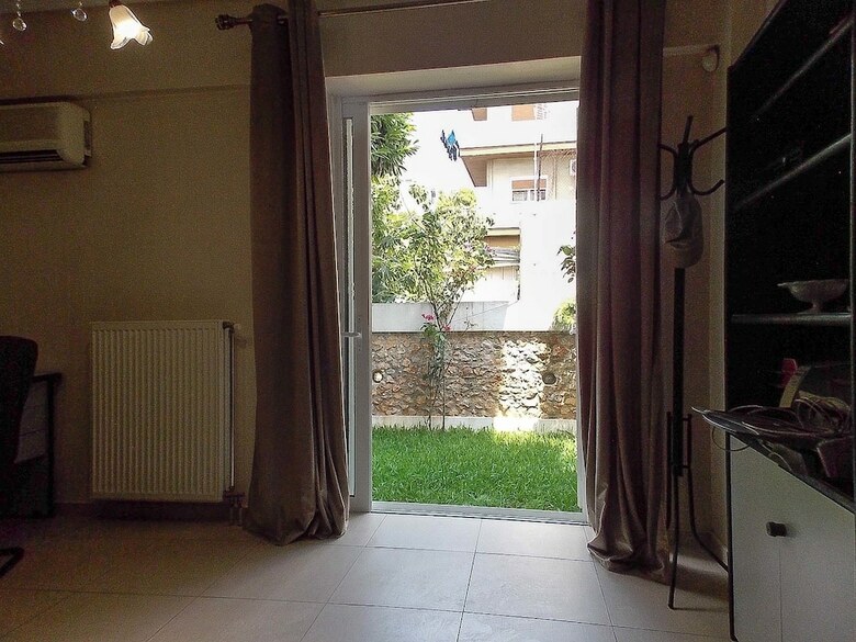 Nea Filadelfia Spacious Apartment With Garden