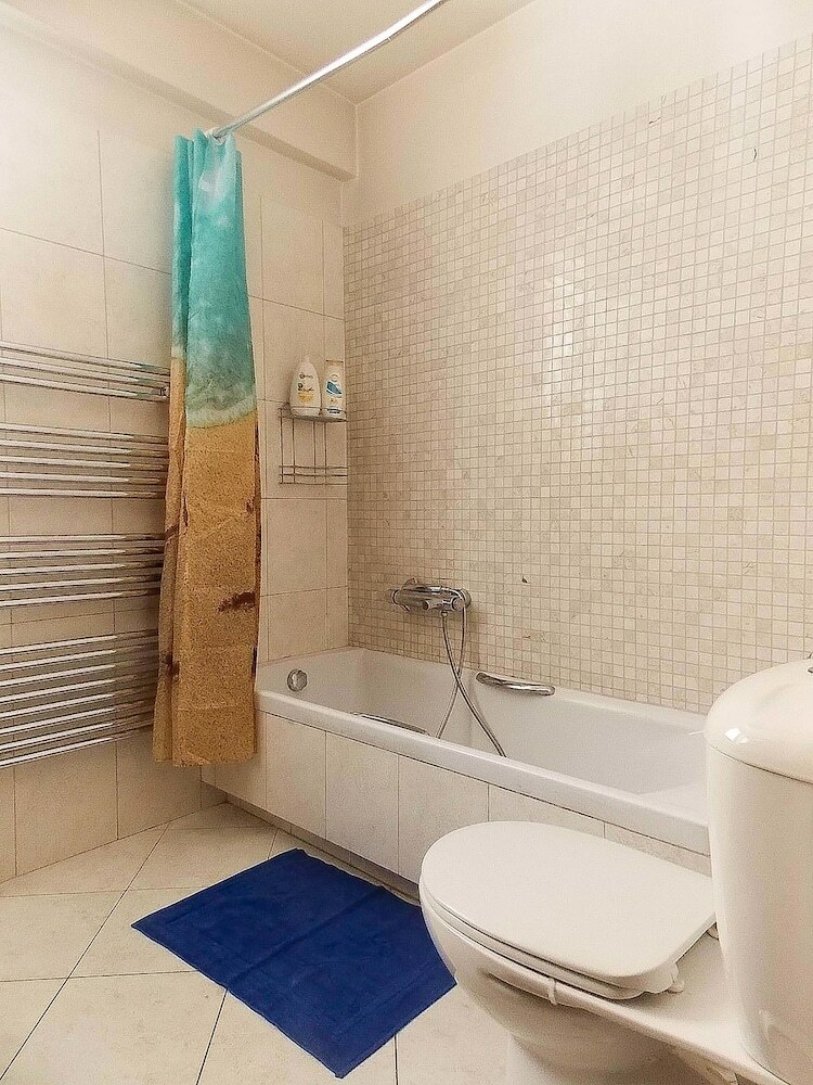 Nea Filadelfia Spacious Apartment With Garden
