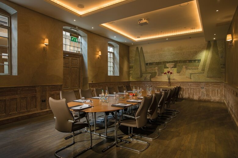 Hotel Fawsley Hall