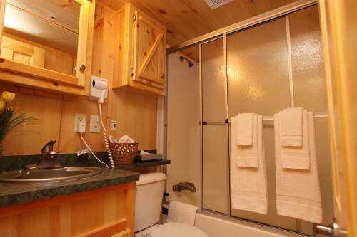 Lakeland Rv Campground Deluxe Loft Cabin 14