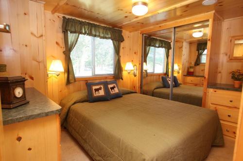 Lakeland Rv Campground Deluxe Loft Cabin 14