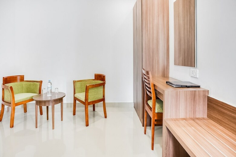 Capital O 60558 Hotel Midhuna International