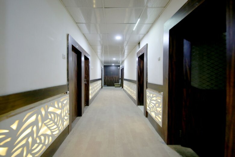 Oyo 29245 Hotel E Square