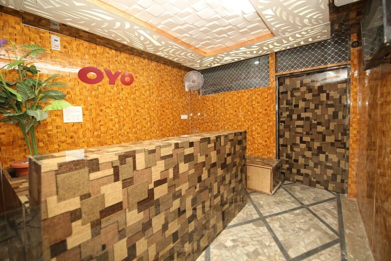 Oyo 29245 Hotel E Square
