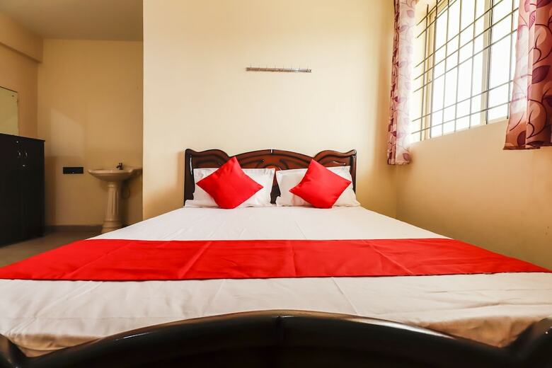 Hotel Spot On 48301 Thirumala Boarding & Lodge