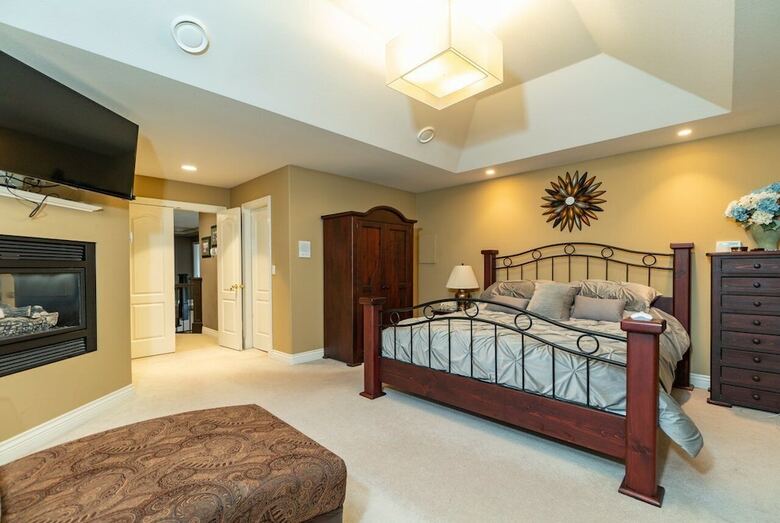 Cedar Manor Bed And Breakfast