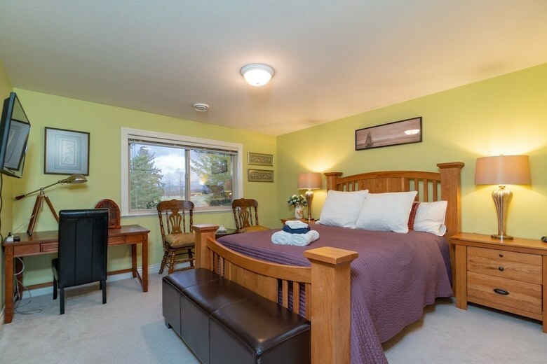 Cedar Manor Bed And Breakfast