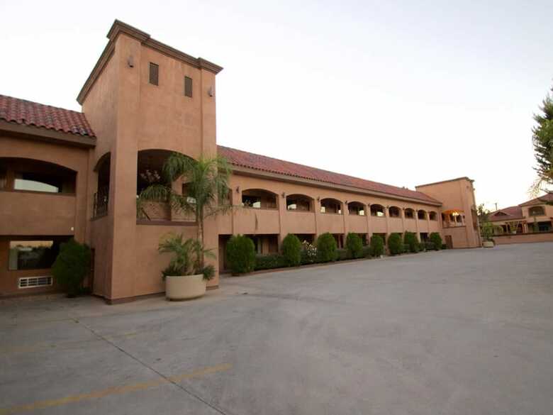 Hotel Estancia Inn