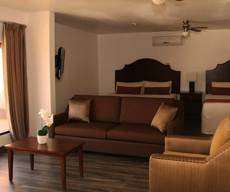 Hotel Estancia Inn