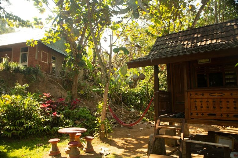 Hostal Arnata Guest House