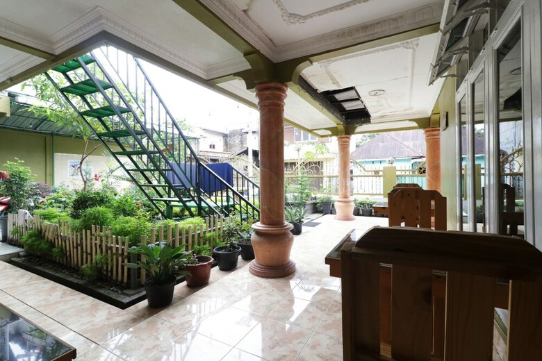 Hotel Waroeng Transit & Depary Homestay