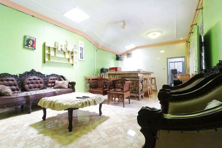 Hotel Waroeng Transit & Depary Homestay