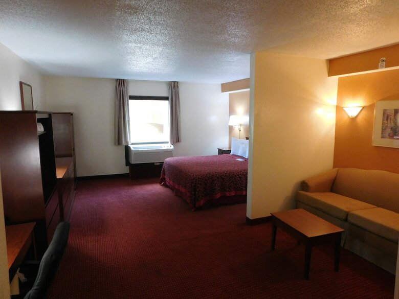 Hotel Days Inn & Suites By Wyndham Cedar Rapids