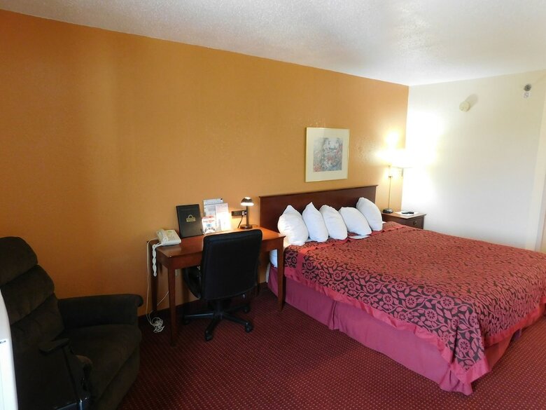 Hotel Days Inn & Suites By Wyndham Cedar Rapids