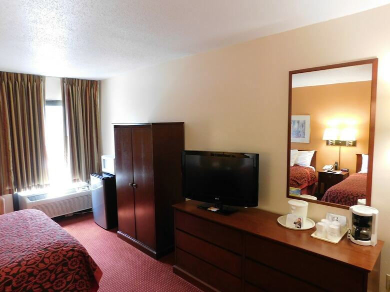 Hotel Days Inn & Suites By Wyndham Cedar Rapids