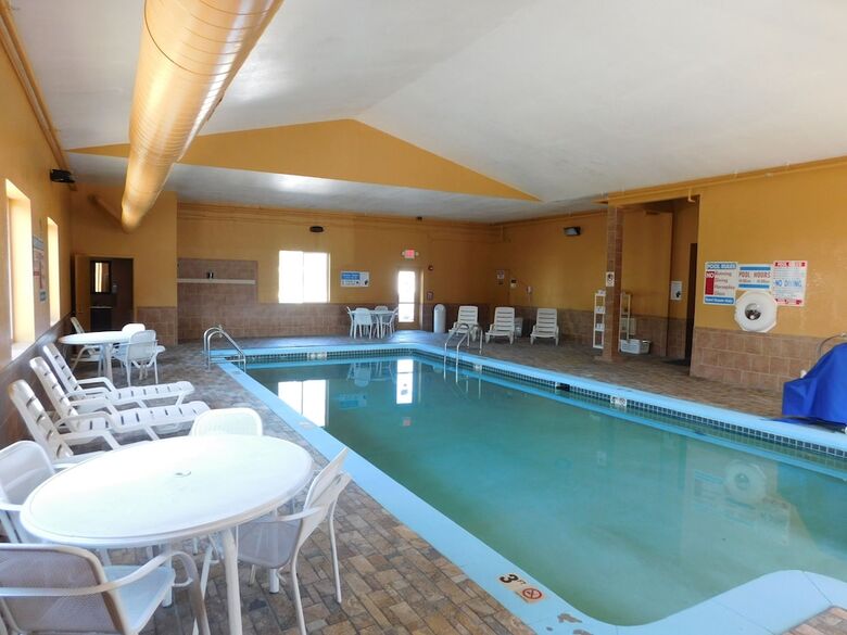 Hotel Days Inn & Suites By Wyndham Cedar Rapids