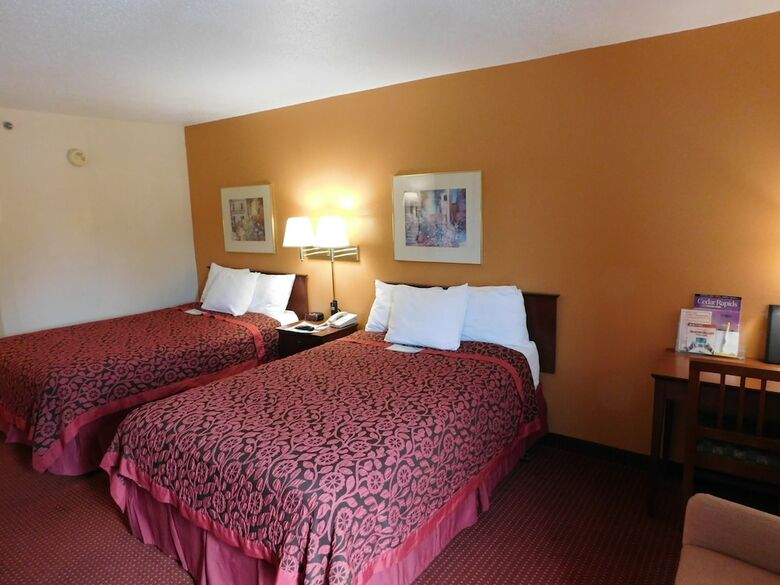 Hotel Days Inn & Suites By Wyndham Cedar Rapids