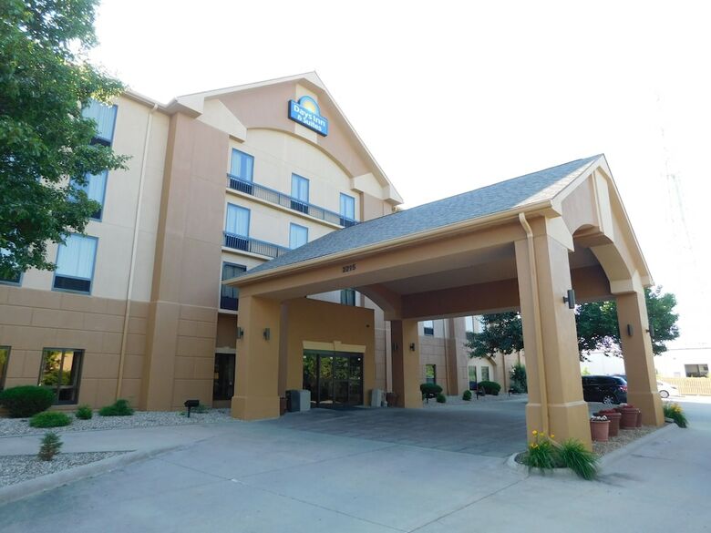 Hotel Days Inn & Suites By Wyndham Cedar Rapids