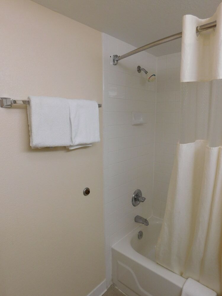 Hotel Days Inn & Suites By Wyndham Cedar Rapids