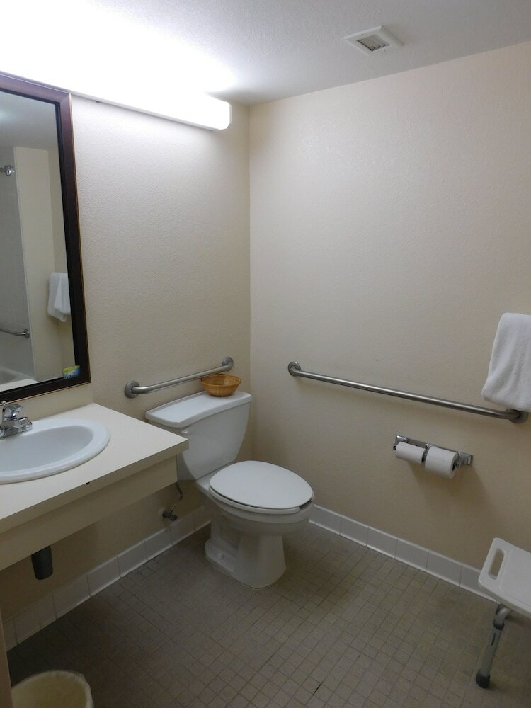 Hotel Days Inn & Suites By Wyndham Cedar Rapids