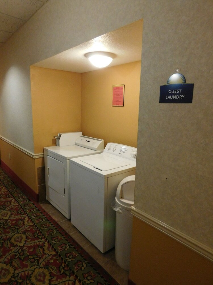 Hotel Days Inn & Suites By Wyndham Cedar Rapids