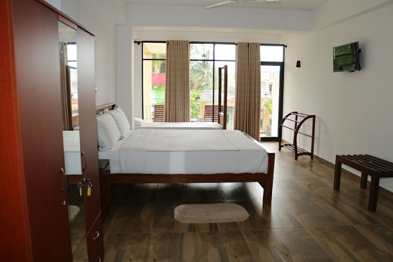 Hotel Chaaya Inn