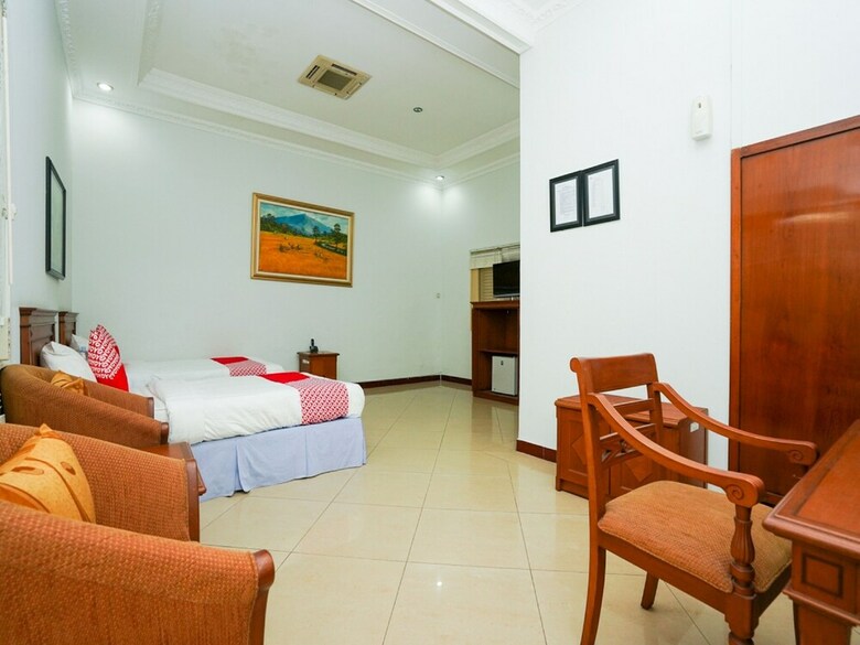 Hostal Oyo 1346 Sinergi Hotel Gresik