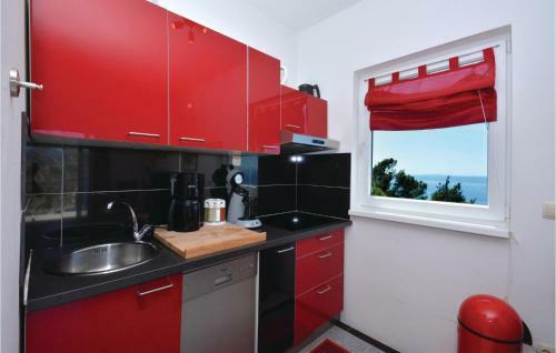 Two-bedroom Apartment In Sveta Nedjelja