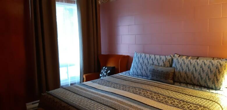 Pine Grove Motel