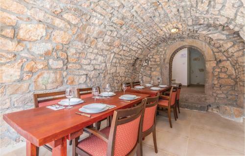 Four-bedroom Holiday Home In Pinezici