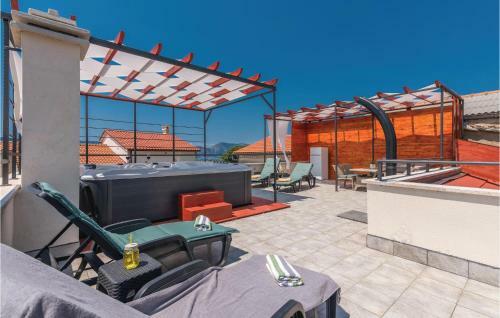 Four-bedroom Holiday Home In Pinezici