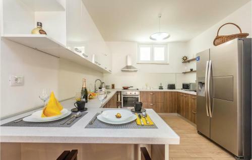 Four-bedroom Holiday Home In Pinezici
