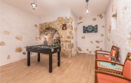 Four-bedroom Holiday Home In Pinezici